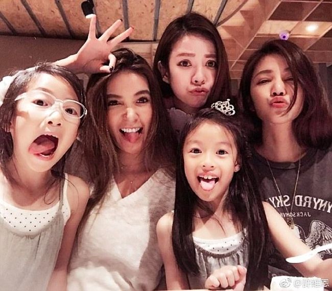 This Might Be The Most Youthful Family Ever (11 pics)