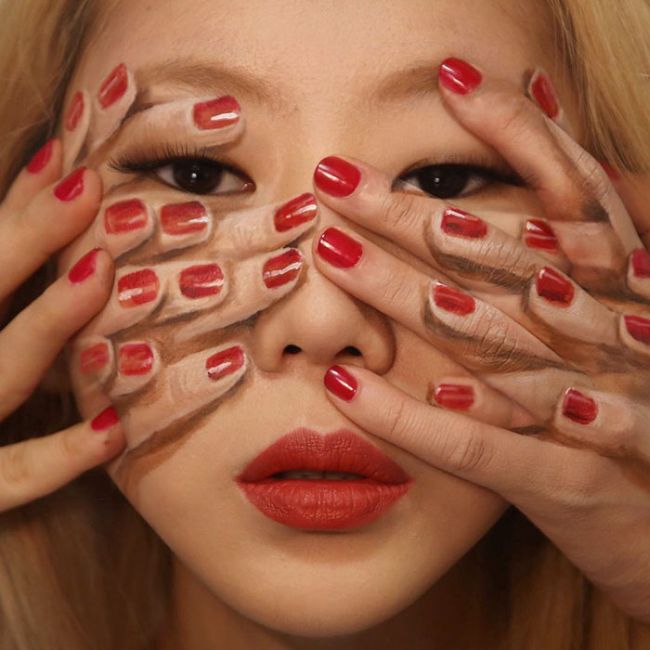 What This Artist Does To Her Face Will Seriously Mess Up Your Brain (29 pics)