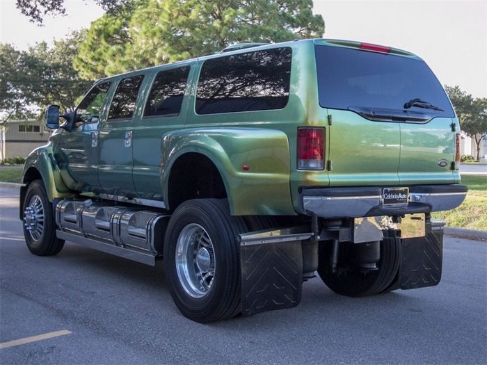 This Ford Super Truck Is Extreme (9 pics)