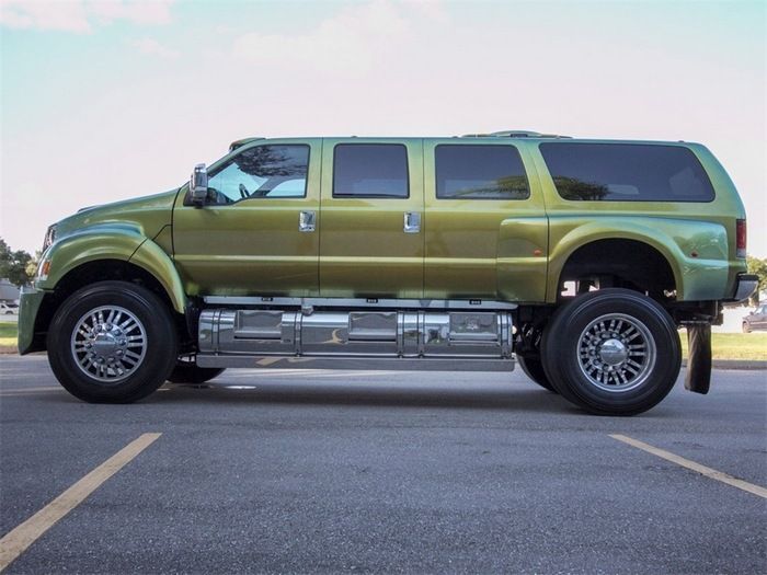 This Ford Super Truck Is Extreme (9 pics)