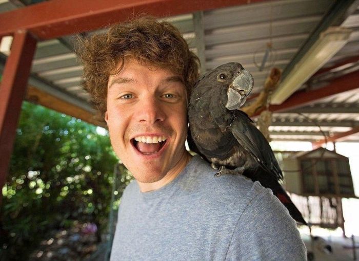 Guy Takes Awesome Selfies With Cool Animals (10 pics)