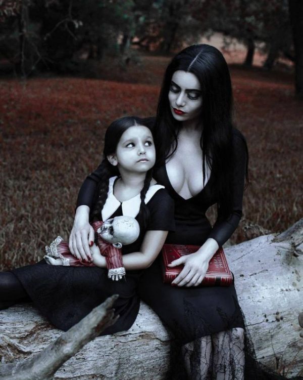 This Addams Family Cosplay Is Legit (5 pics)