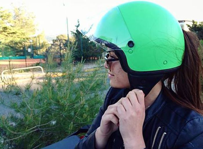 This Motorcycle Helmet Is Genius (3 pics)