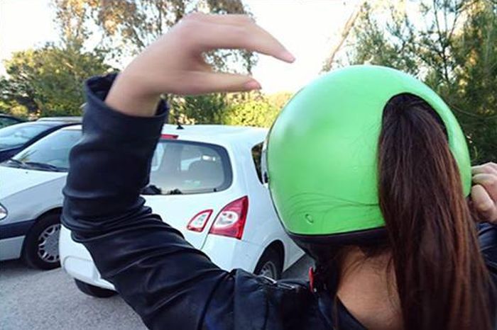 This Motorcycle Helmet Is Genius (3 pics)