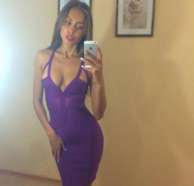Tight Dresses Give The Best Hugs (44 pics)