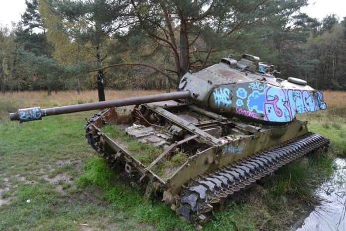 The Earth Is Claiming These Abandoned Tanks In Germany (9 pics)