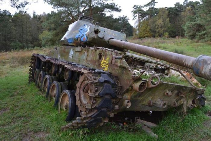 The Earth Is Claiming These Abandoned Tanks In Germany (9 pics)