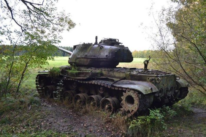 The Earth Is Claiming These Abandoned Tanks In Germany (9 pics)