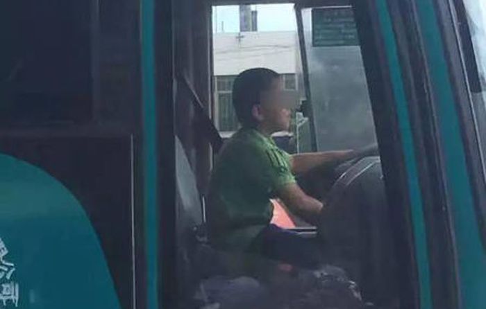 Young Boy Goes On Joyride After Stealing Bus In Guangzhou (2 pics + video)