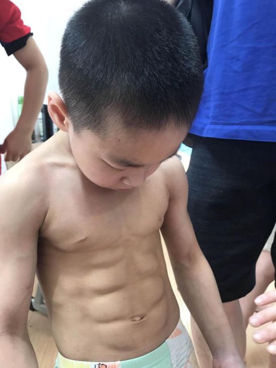 Seven Year Old Chinese Kid Shows Off His Eight Pack After Winning Medals (4 pics)