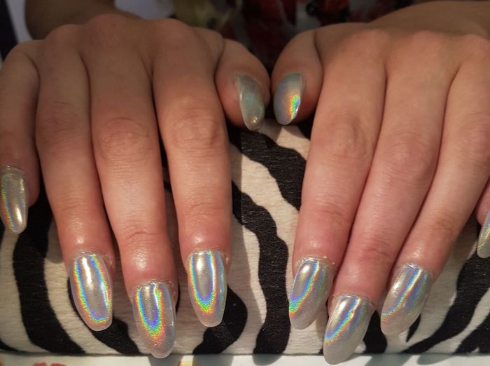 Woman Asked For A Round Manicure And Everything Got Messed Up (4 pics)