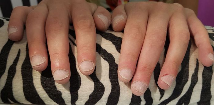 Woman Asked For A Round Manicure And Everything Got Messed Up (4 pics)