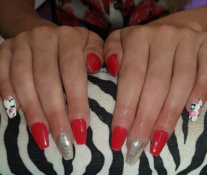 Woman Asked For A Round Manicure And Everything Got Messed Up (4 pics)
