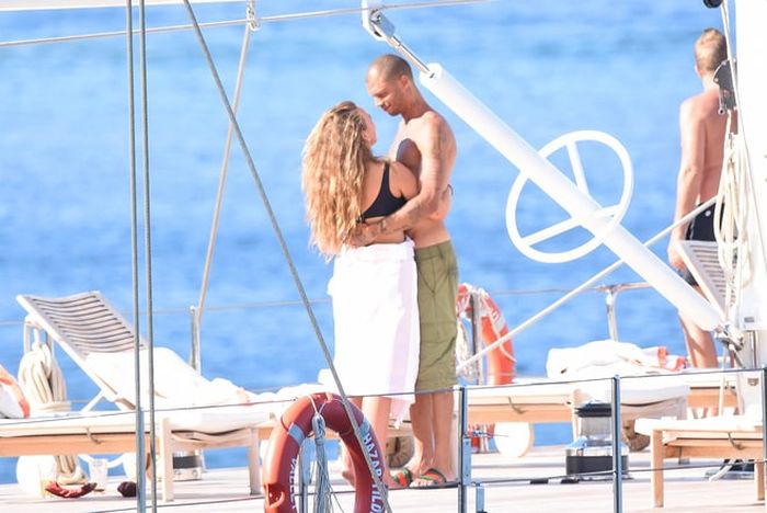 Mugshot Guy Jeremy Meeks Spotted With Topshop Heiress Chloe Green (6 pics)