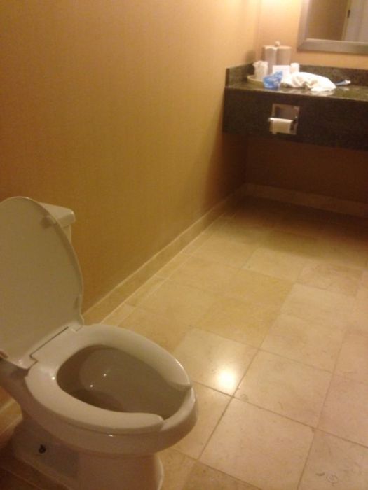 Hotels That Failed So Badly It’s Hilarious (26 pics)