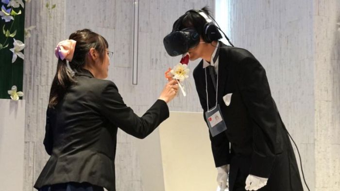 Japanese Gamer Gets Married In Virtual Wedding (4 pics)
