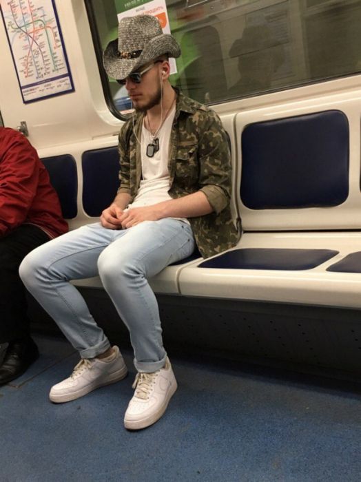 Moscow Metro Fashion Is Bizarre And Entertaining (31 pics)