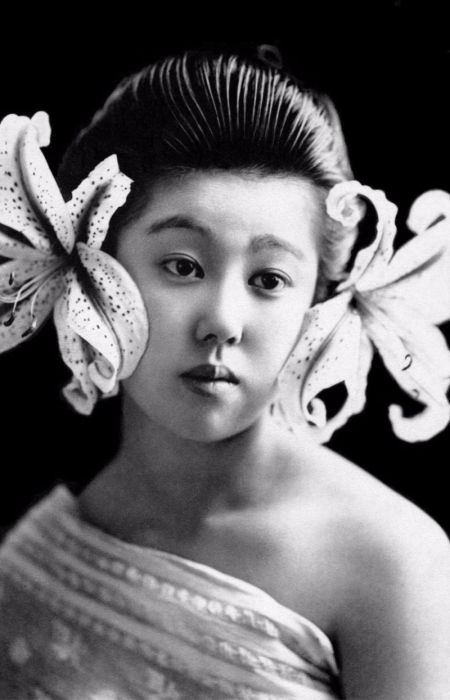 Authentic Photos Of Geishas Without Their Kimono (15 pics)