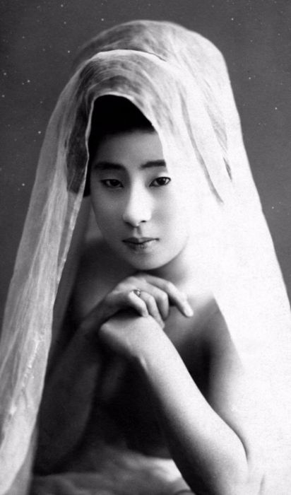 Authentic Photos Of Geishas Without Their Kimono (15 pics)
