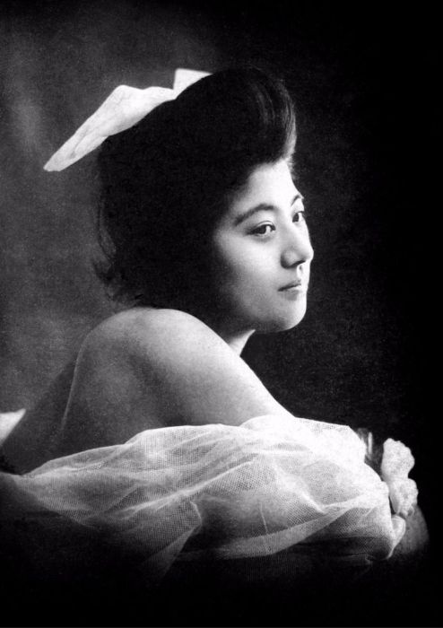 Authentic Photos Of Geishas Without Their Kimono (15 pics)