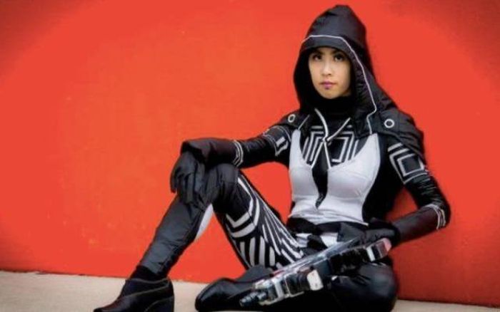 Mass Effect Cosplays Don't Get Sexier Than This (19 pics)