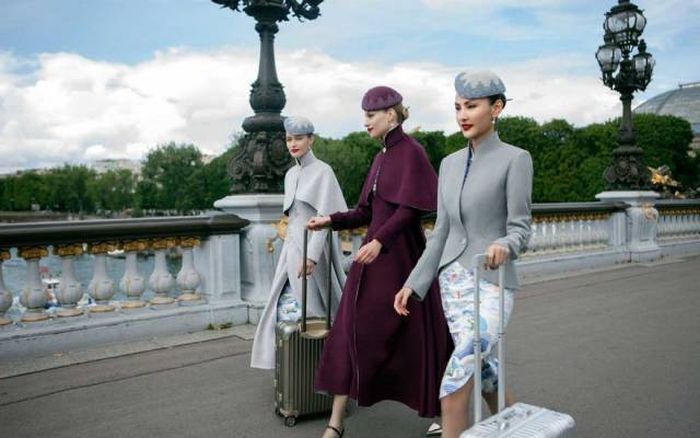 Chinese Airline Uniforms Rock The World Of Fashion (5 pics)