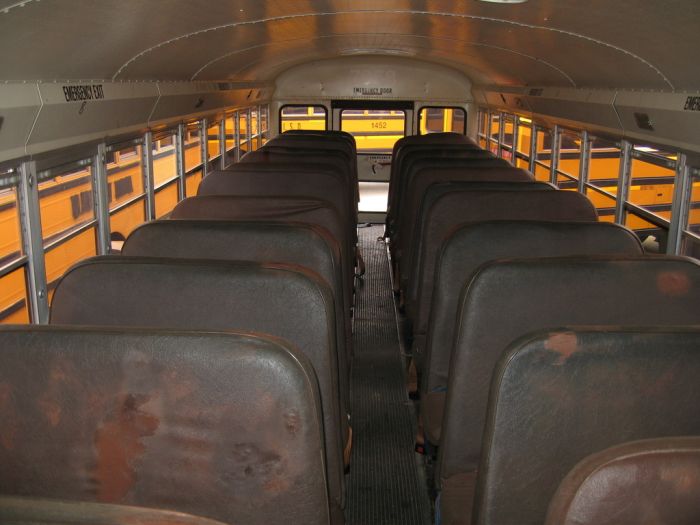 Old School Bus Gets Turned Into A House On Wheels (19 pics)