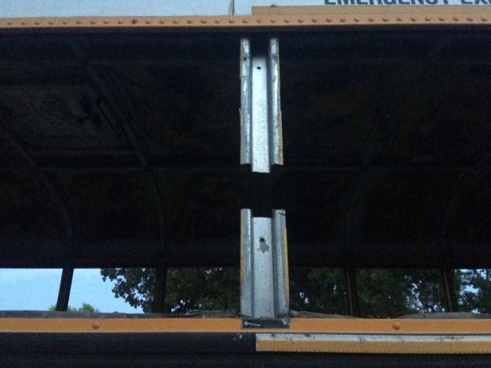Old School Bus Gets Turned Into A House On Wheels (19 pics)