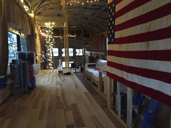 Old School Bus Gets Turned Into A House On Wheels (19 pics)