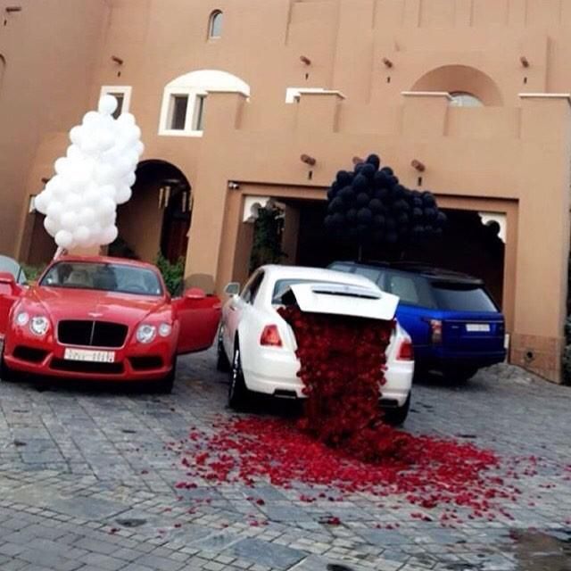 Rich Arabs Love To Spend Money (37 pics)