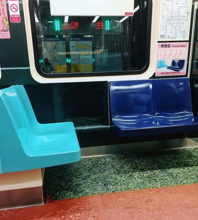 Taipei MRT Gets A New Look For Universiade (10 pics)