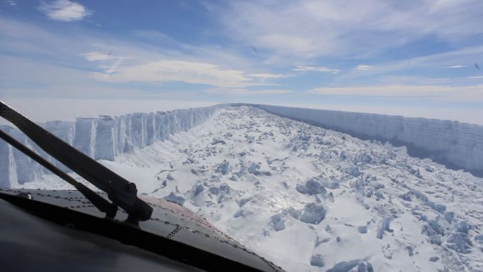 One-Trillion Ton Iceberg Breaks Off From Antarctica (5 pics)