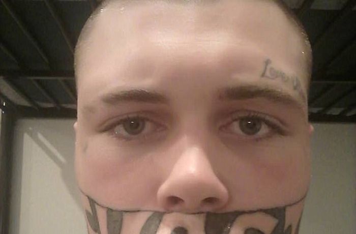 Man With Face Tattoo Complains He Can't Get A Job (3 pics)