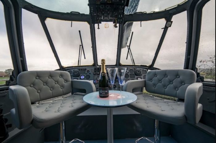 There's A Hotel Room Inside This Helicopter (6 pics)