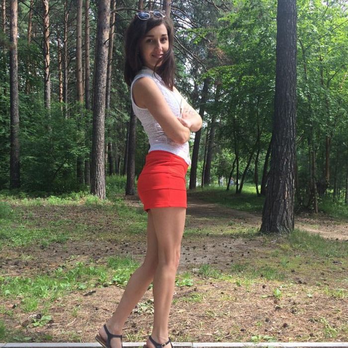 Short Skirts Are The Best Thing About Summer (34 pics)