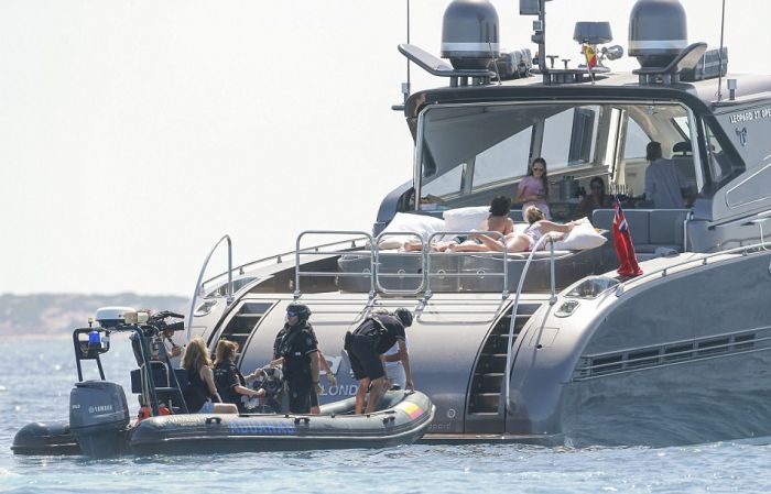 Cristiano Ronaldo's Yacht Boarded By Armed Customs Officers (7 pics)