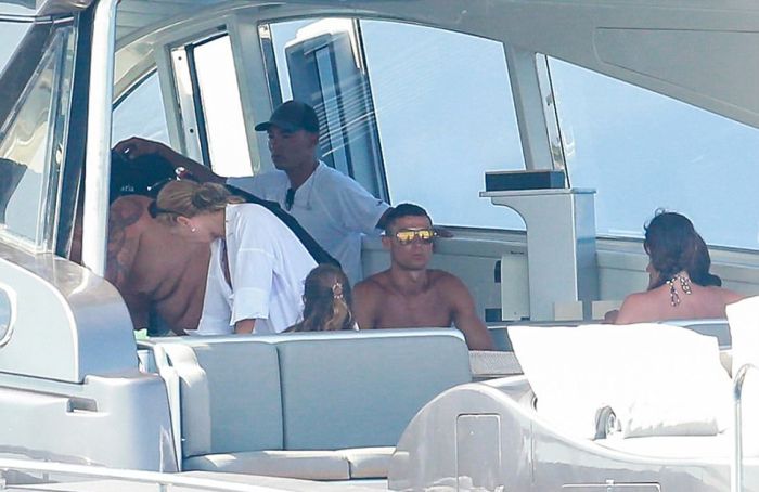 Cristiano Ronaldo's Yacht Boarded By Armed Customs Officers (7 pics)