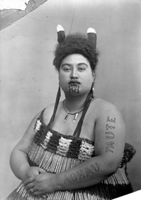 Maori Women With Tattoos On Their Faces (30 pics)