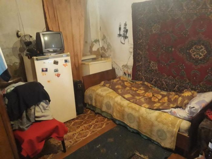 Modest Housing In The Center Of Kharkov (4 pics)