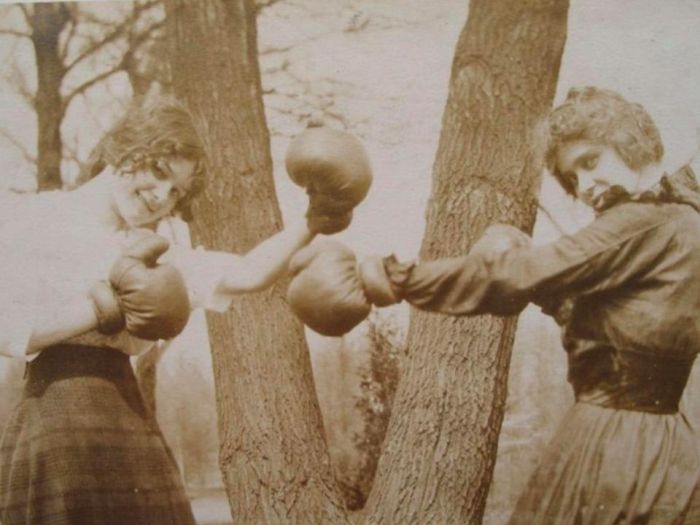 Vintage Photos Show The Weird World Of Victorian Female Boxing (17 pics)