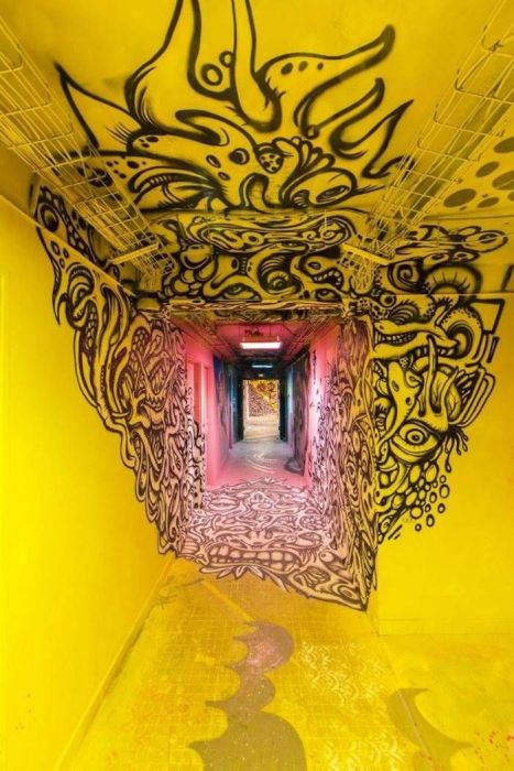 Hostel Painted By One Hundred Street Artists (15 pics)