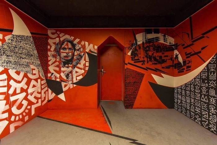 Hostel Painted By One Hundred Street Artists (15 pics)