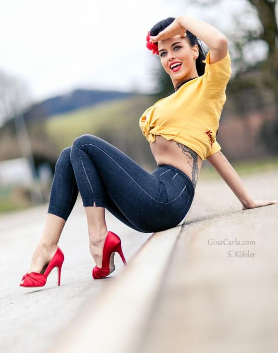Gina Karla Pin Up Pics That Are Sexy And Stunning (12 pics)