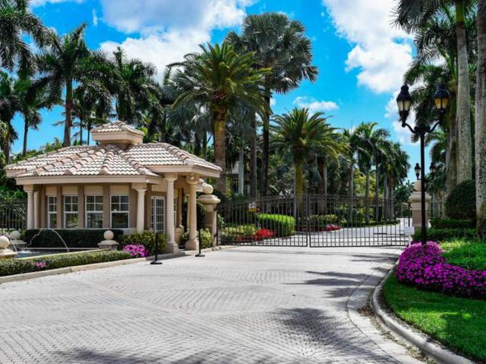 This Enormous Miami Home Has Some Hidden Perks (22 pics)