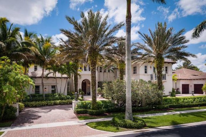 This Enormous Miami Home Has Some Hidden Perks (22 pics)