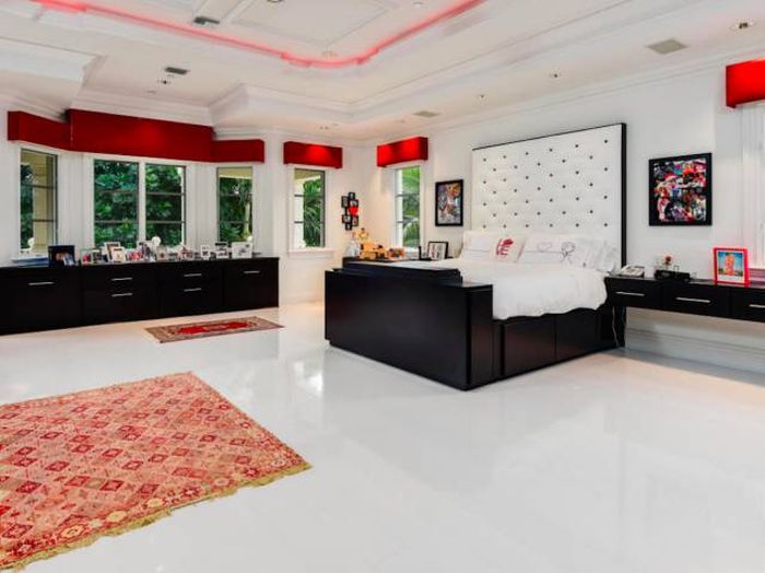 This Enormous Miami Home Has Some Hidden Perks (22 pics)
