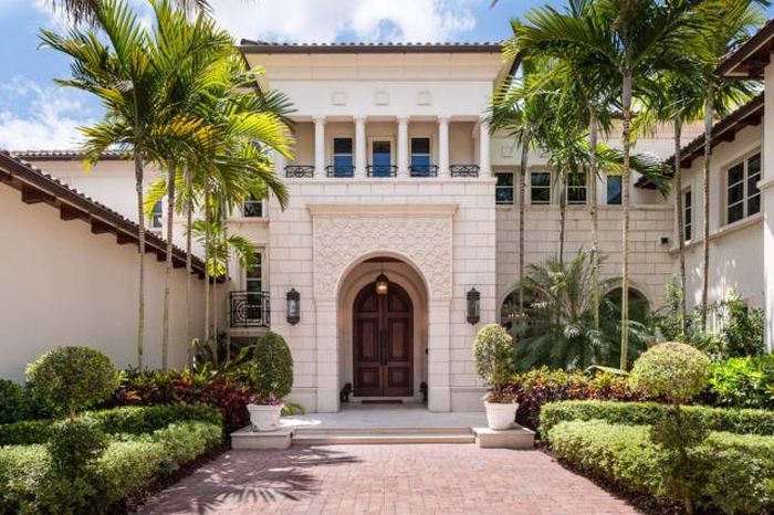 This Enormous Miami Home Has Some Hidden Perks (22 pics)