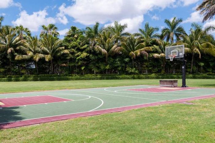 This Enormous Miami Home Has Some Hidden Perks (22 pics)