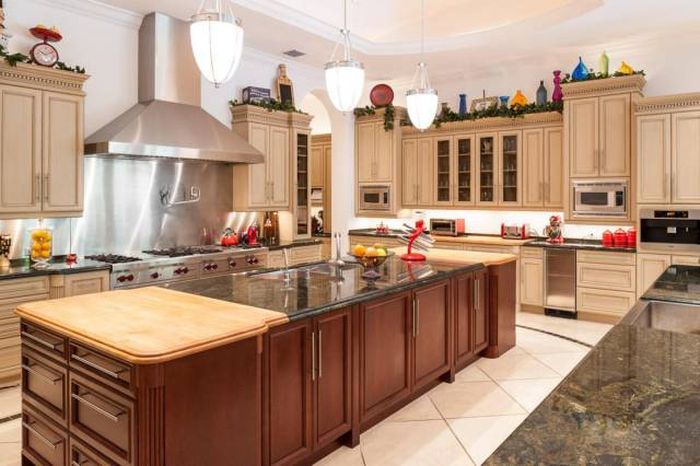 This Enormous Miami Home Has Some Hidden Perks (22 pics)