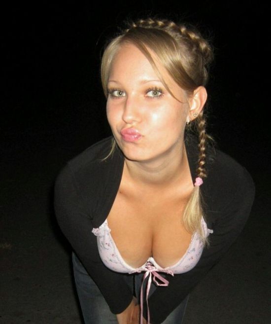 Sexy Girls From Social Networks That Will Steam Up Your Screen (27 pics)